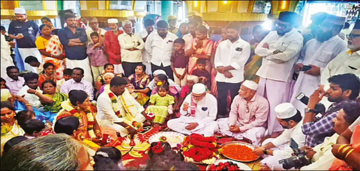 When a Dargah Witnessed a Hindu Wedding: Muslims in Nagaur Showered Flowers and Sacred Rice Grains—An Example of Shared Culture Comes to Light.