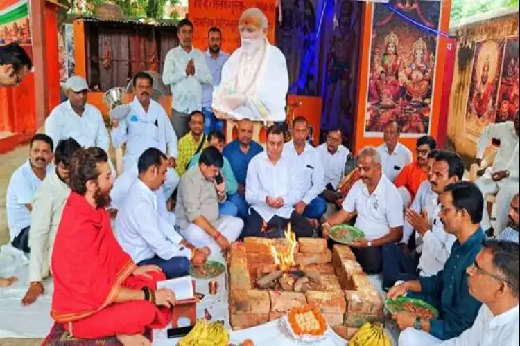 Rajnath Singh, Yogi Adityanath, Chandrababu Naidu offer prayers at Kashi Vishwanath Temple on PM Modi's birthday