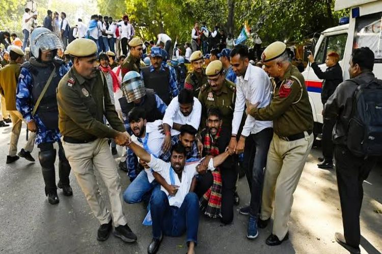 NSUI takes out 'Tali-Thali March' to Jantar Mantar ahead of DUSU elections