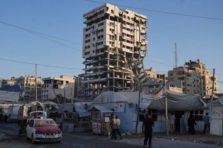 Gaza building collapse highlights challenges of reconstruction