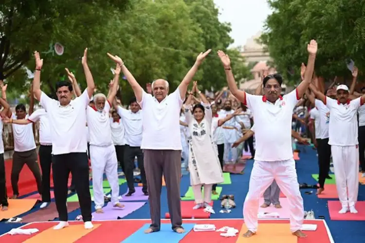 Gujarat CM Bhupendra Patel joins Vadnagar-Varanasi bike yatra at Sanand