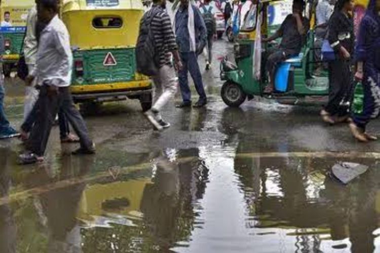 Delhi recorded a minimum temperature of 25.5 degrees Celsius.