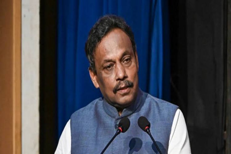 Tawde reviews BJP's election preparations, also visits ally Nishad Party chief's home