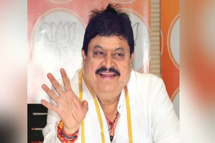 Telangana BJP chief Ramachandra Rao was stopped from meeting farmers.