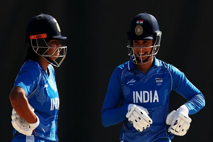 Smriti's half-century helped the Indian women's cricket team beat Sri Lanka to win the gold medal.