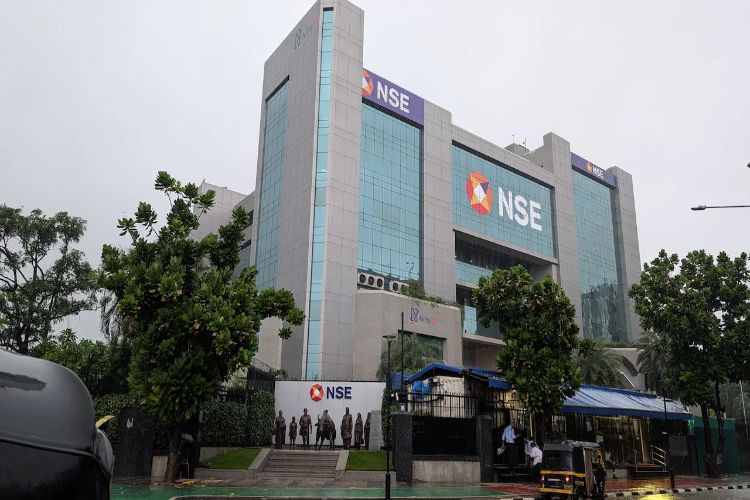 NSE shares listed with a gain of nearly 1%, market valuation at Rs 4.53 lakh crore