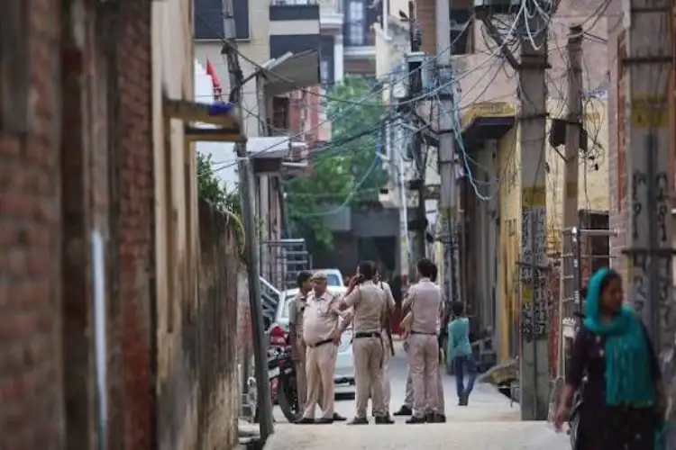 Revenge attack in Delhi: 3 juveniles held for stabbing teen in Trilokpuri, 2 knives recovered