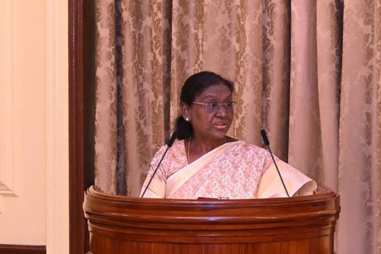 The loss of lives due to the bus fire in Uttar Pradesh is extremely painful: President Murmu