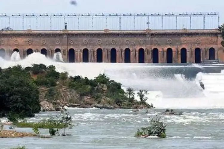 Cauvery water dispute: Tamil Nadu seeks 20 TMC water deficit, Karnataka cites drought before SC