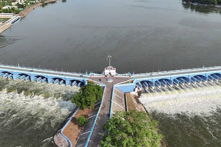 Cauvery water dispute: Supreme Court seeks Karnataka's response on Tamil Nadu's petition