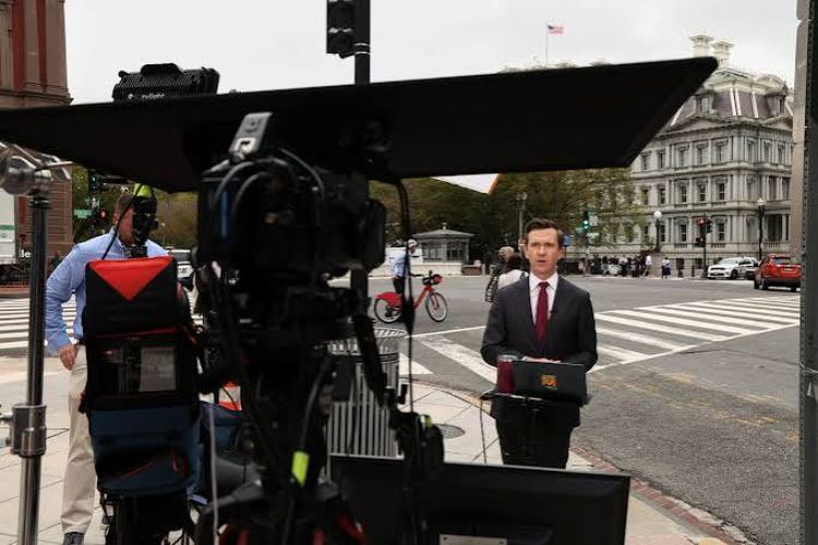 Judge lifts Trump's ban on media outlets, directs White House to restore access
