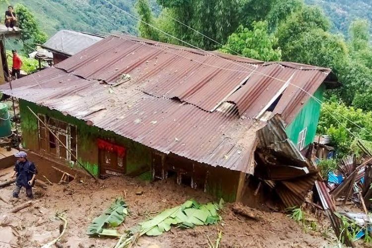 Heavy rain in Bengal, landslide in Darjeeling