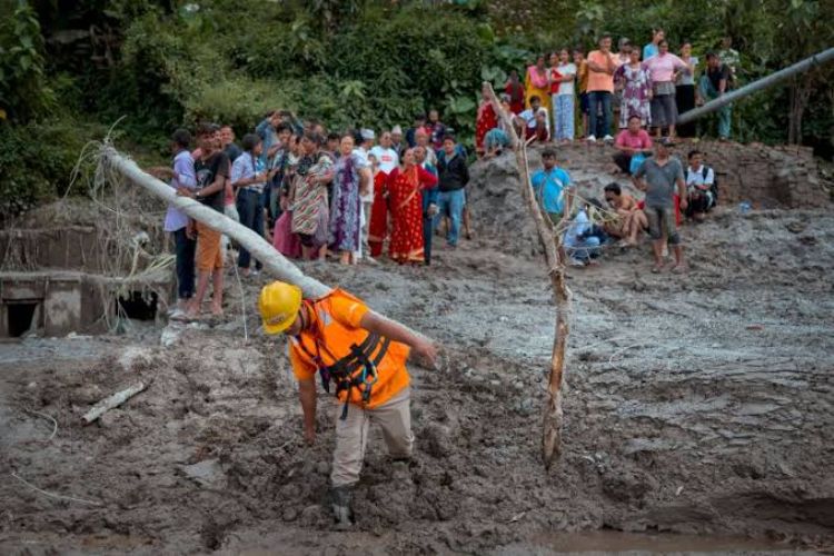 Rain poses new challenge to relief and reconstruction work after flood in Nepal