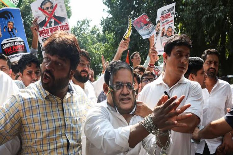 Youth Congress demonstrated demanding resignation of Chief Election Commissioner Gyanesh Kumar