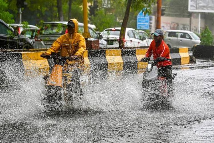 Rain likely in Delhi, Meteorological Department issues 'Yellow Alert'