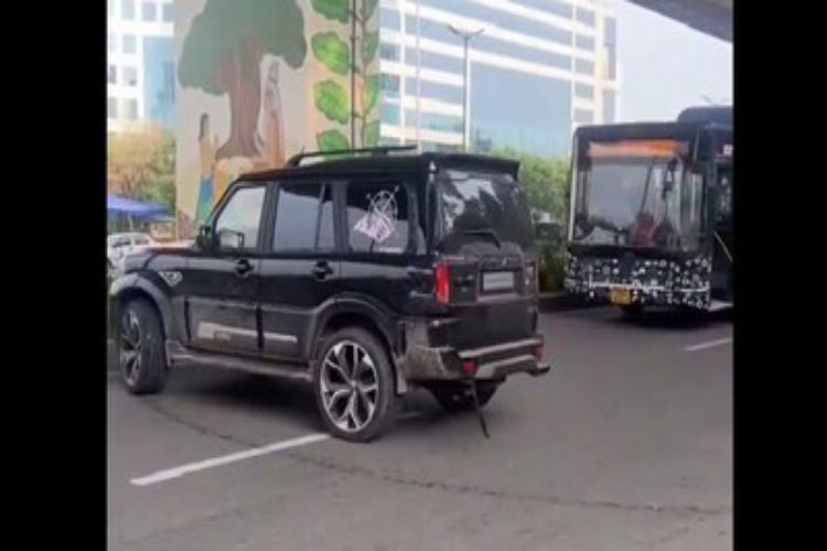 Video of sports car performing stunts on Gurugram road goes viral, driver wanted