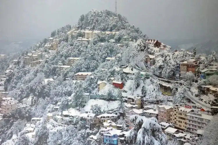 Snowfall begins in higher reaches of Uttarakhand's Chamoli amid rainfall