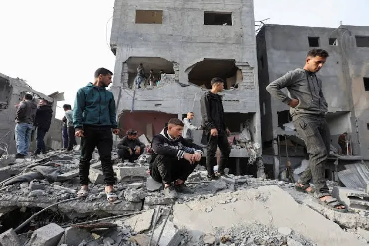 At least 4 Palestinians killed, 12 injured in Israeli attacks in Gaza.