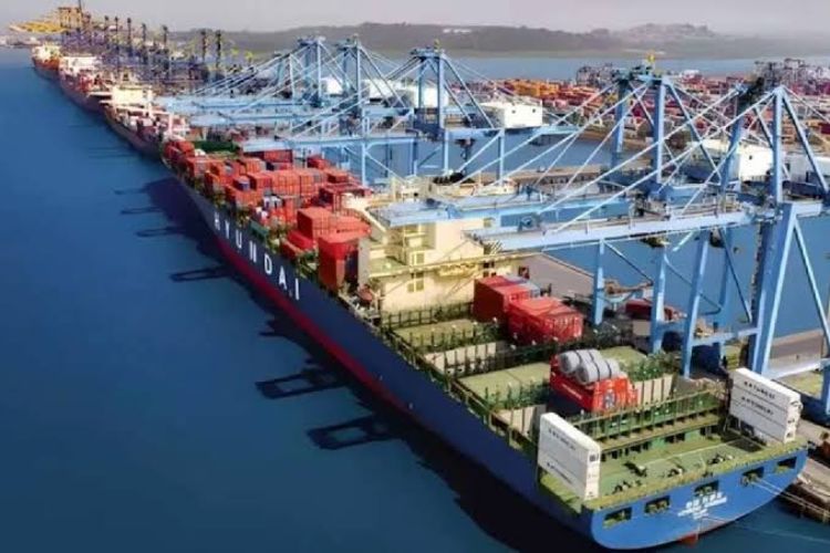 Emphasis on timely completion of Vadhavan port project in Maharashtra