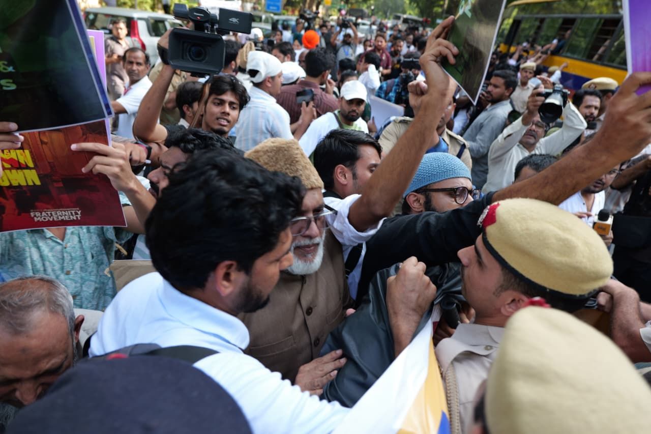 Protest at Jantar Mantar against action taken against mosques and places of worship.