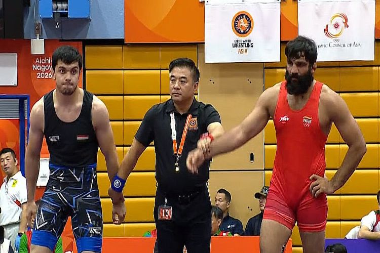 Sunil wins second consecutive bronze in wrestling at Asian Games, Nisha Dahiya loses in first round