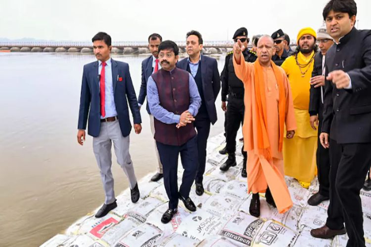 UP: Yogi reviews preparations for 'air show', PM Modi may attend