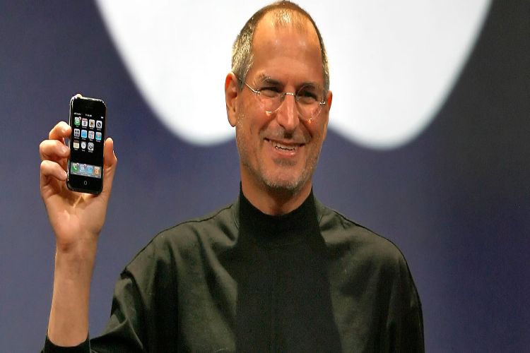 October 5: The architect of the mobile phone revolution, Steve Jobs, dies.