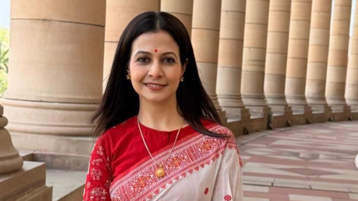 Bengali actress Koel Mallick joins BJP, a day after the party announced her as its Rashtra Samithi candidate.