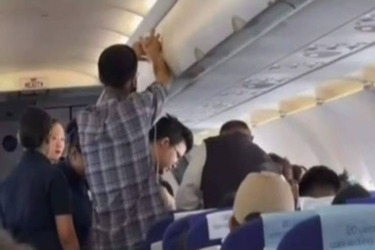 Three doctors try to save a critically ill passenger on a Delhi-Aizawl flight