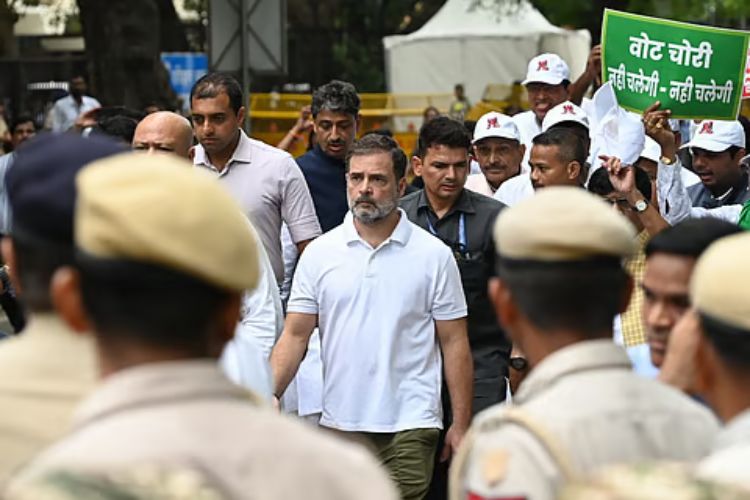 Opposition MPs begin march, march towards Election House