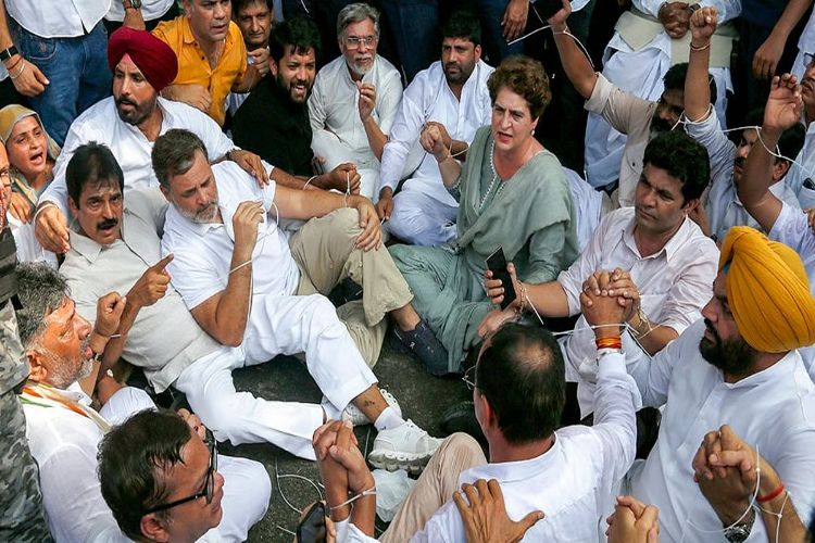 India March: Opposition MPs end protest, Rahul, Priyanka sit in All India Radio premises