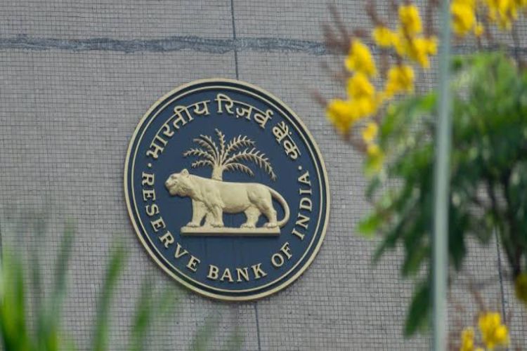 RBI raised the policy rate repo by 0.25 percent to 5.5 percent