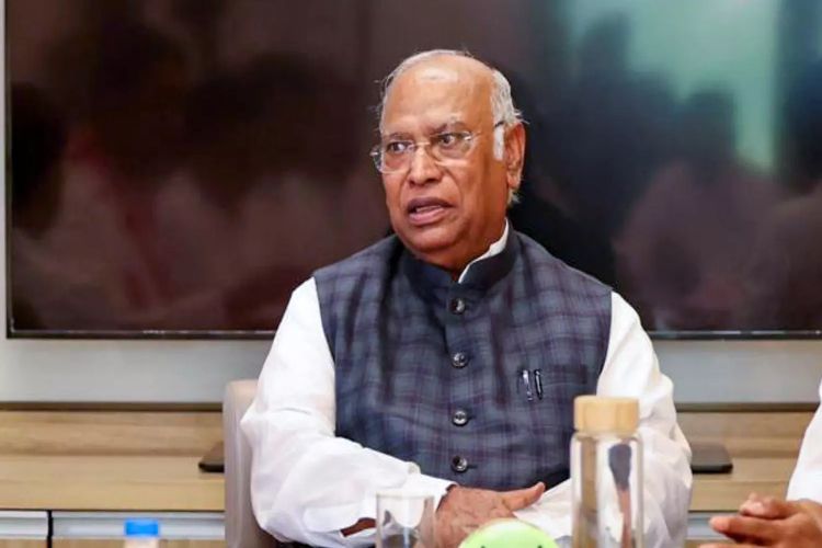 Kharge invites MPs of 'India' alliance for lunch