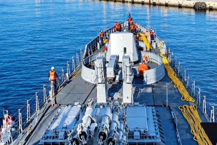 Indian Navy Ship 'Neelkanth' accorded a grand welcome