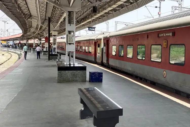 FIR registered in Guwahati after man allegedly kicks chicks onto railway tracks