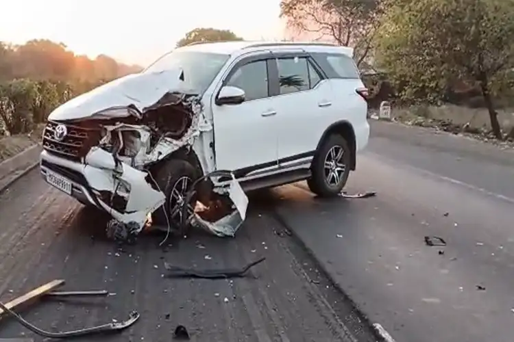 Delhi: Two injured after speeding car hits them in Keshavpuram area, driver held