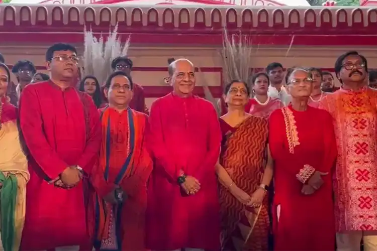 Indian envoy Dinesh Trivedi attends Mahalaya celebrations at Dhakeshwari Temple in Dhaka