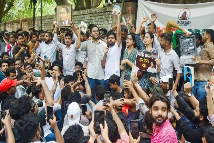 Around 200 more protesters detained from Connaught Place while marching towards Jantar Mantar: Sources