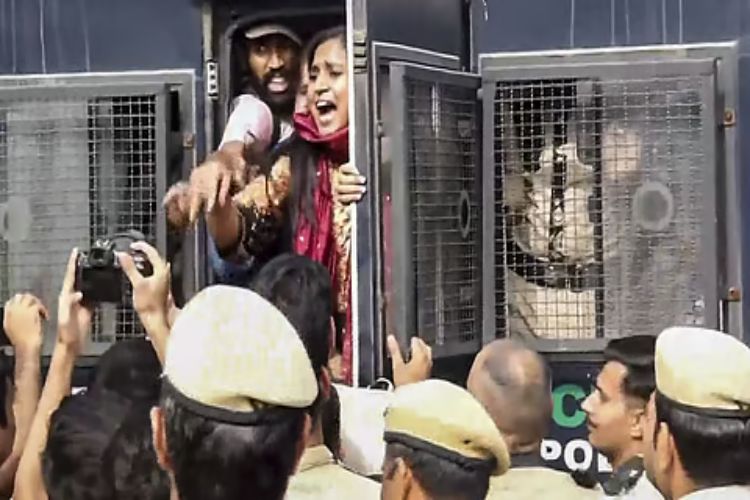 SFI members and lawyers detained ahead of CJP protest against CEC