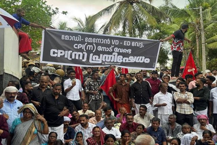 CPI(M) protests in Kerala against arrest of leaders in Delhi