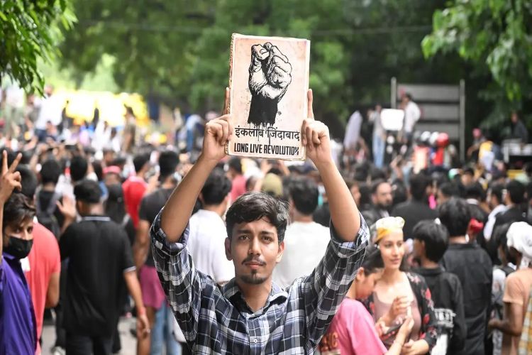 Aditya criticized the central government for detaining people during the CJP protest.