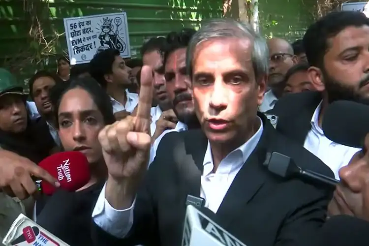 Delhi High Court Bar Association members to wear black ribbons today in protest against police action on lawyers