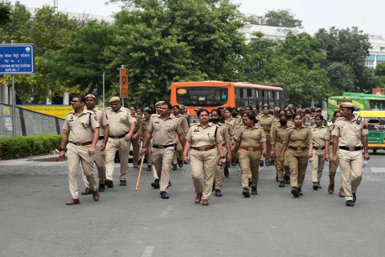 Opposition leaders leave for Barakhamba Road, prepare for march to Supreme Court