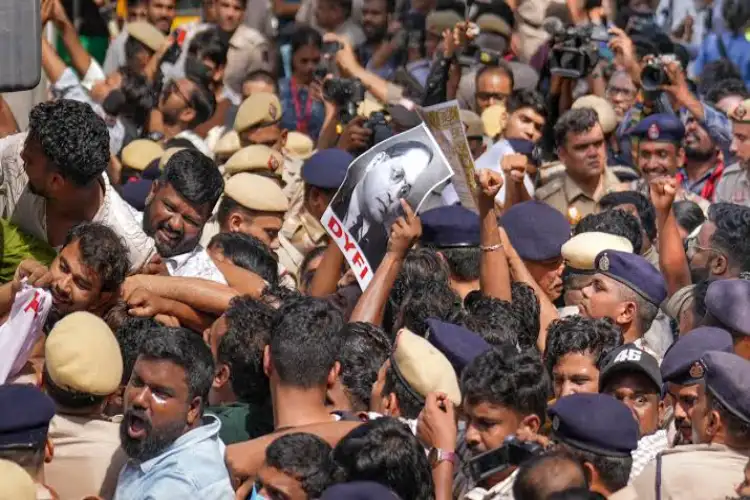Delhi Police registers FIRs under BNSS Section 163 for violation during Opposition protest