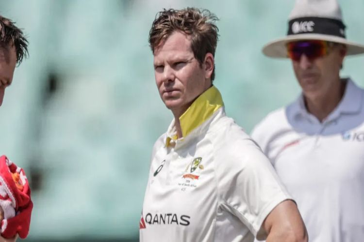 Australia batsman Smith undergoes concussion test after being hit on the helmet