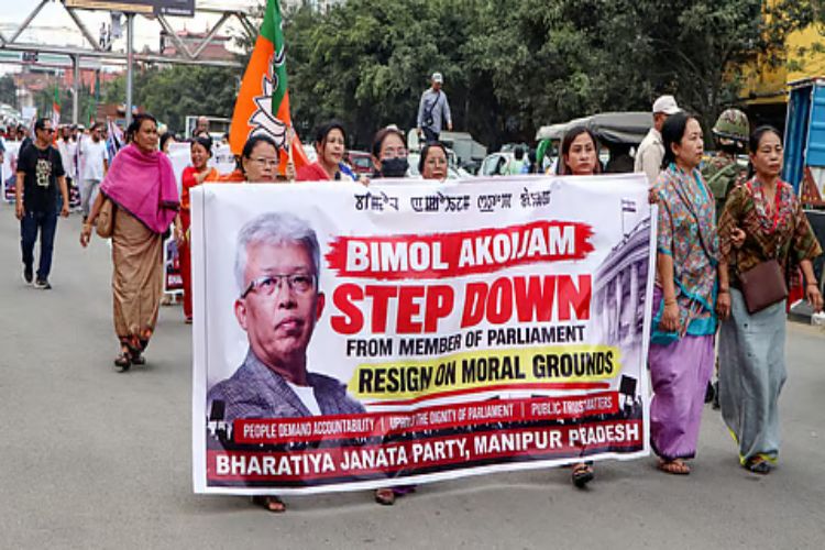 BJP women MPs met President Murmu demanding the suspension of Congress MP Akoijam.