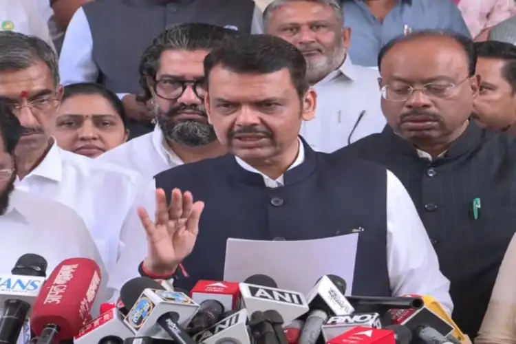 Maharashtra CM Fadnavis announces first-ever Rs 5000 advance assistance to drought affected farmers, 1.25 cr farmers to benefit