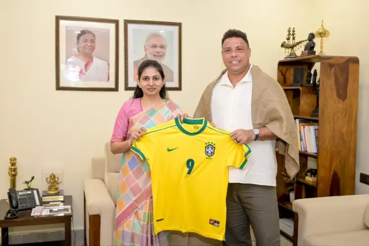 MoS Sports Raksha Khadse meets Brazilian football legend Ronaldo Nazário