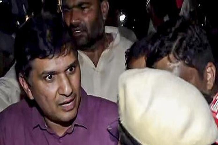 Delhi Police accused of 'life-threatening' attack during protest, AAP state president files complaint