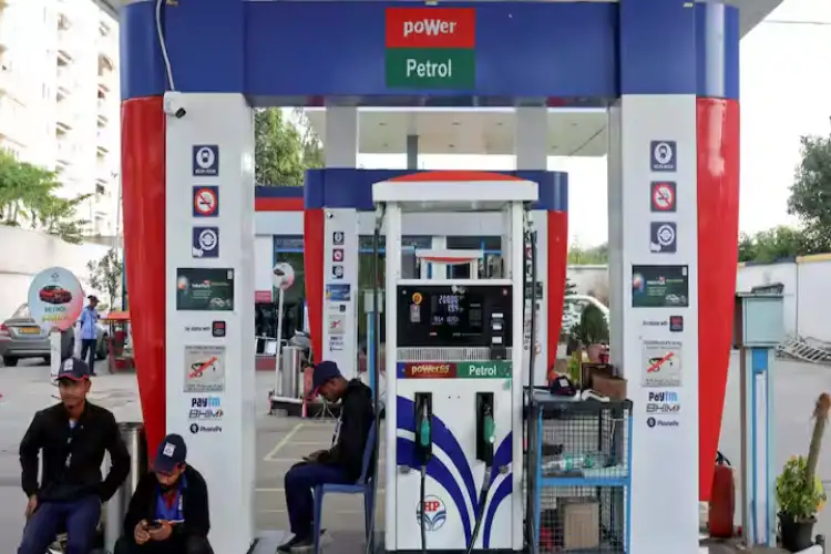 Centre raises petrol export duty to Rs 2.5/litre, cuts diesel levy to Rs 8.5/litre